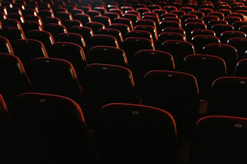 Entre invisibilité et stéréotypes : quelle place pour les acteurs indiens dans le cinéma français ?